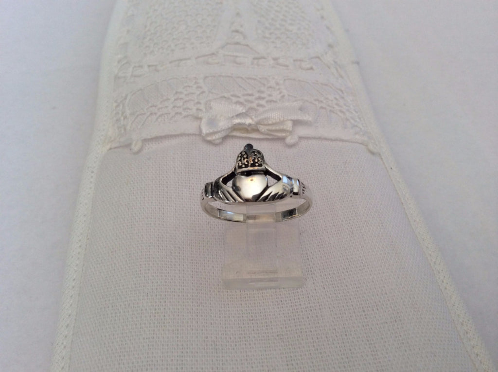.925 STERLING SILVER CLADDAGH STYLE RING SIZES 5,6,7,8,9,10,11,12 J57