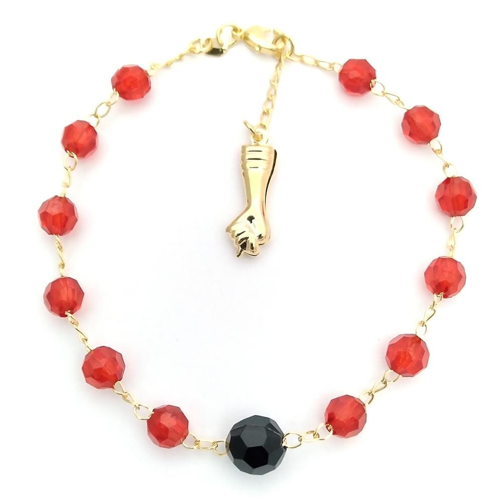 14K GOLD PLATED 7.5" BRACELET W/ RED & BLACK FACETED BEADS & FIST DANGLE M563
