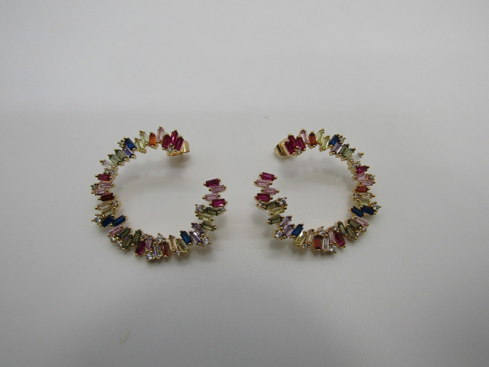 14K GOLD PLATED HOOP EARRING W/ POST MULTICOLOR CZ BAGUETTE & ROUND WHITE CZ SE2