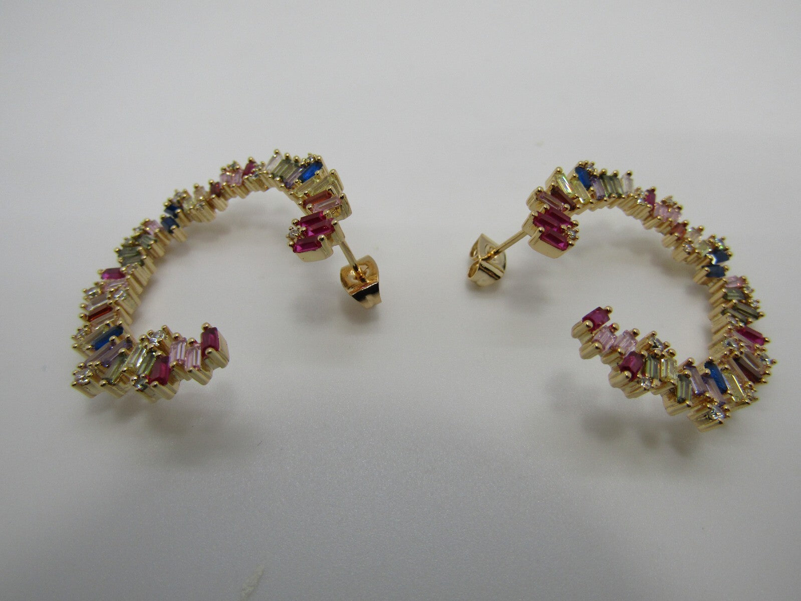 14K GOLD PLATED HOOP EARRING W/ POST MULTICOLOR CZ BAGUETTE & ROUND WHITE CZ SE2