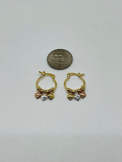 14K GOLD PLATED 15MM HOOP EARRING W/ TRI-COLOR PUFFED HEART DANGLES SE6