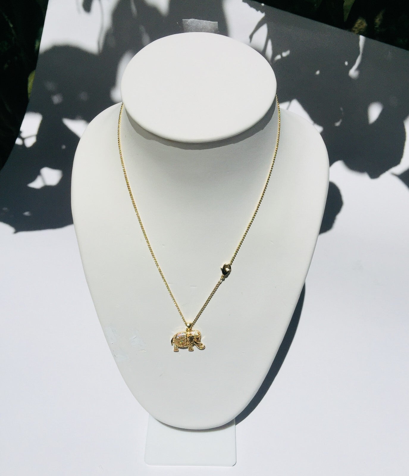 14K GOLD PLATED ELEPHANT PENDANT W/ WHITE CUBIC ZIRCONIA AND 18" CHAIN M186