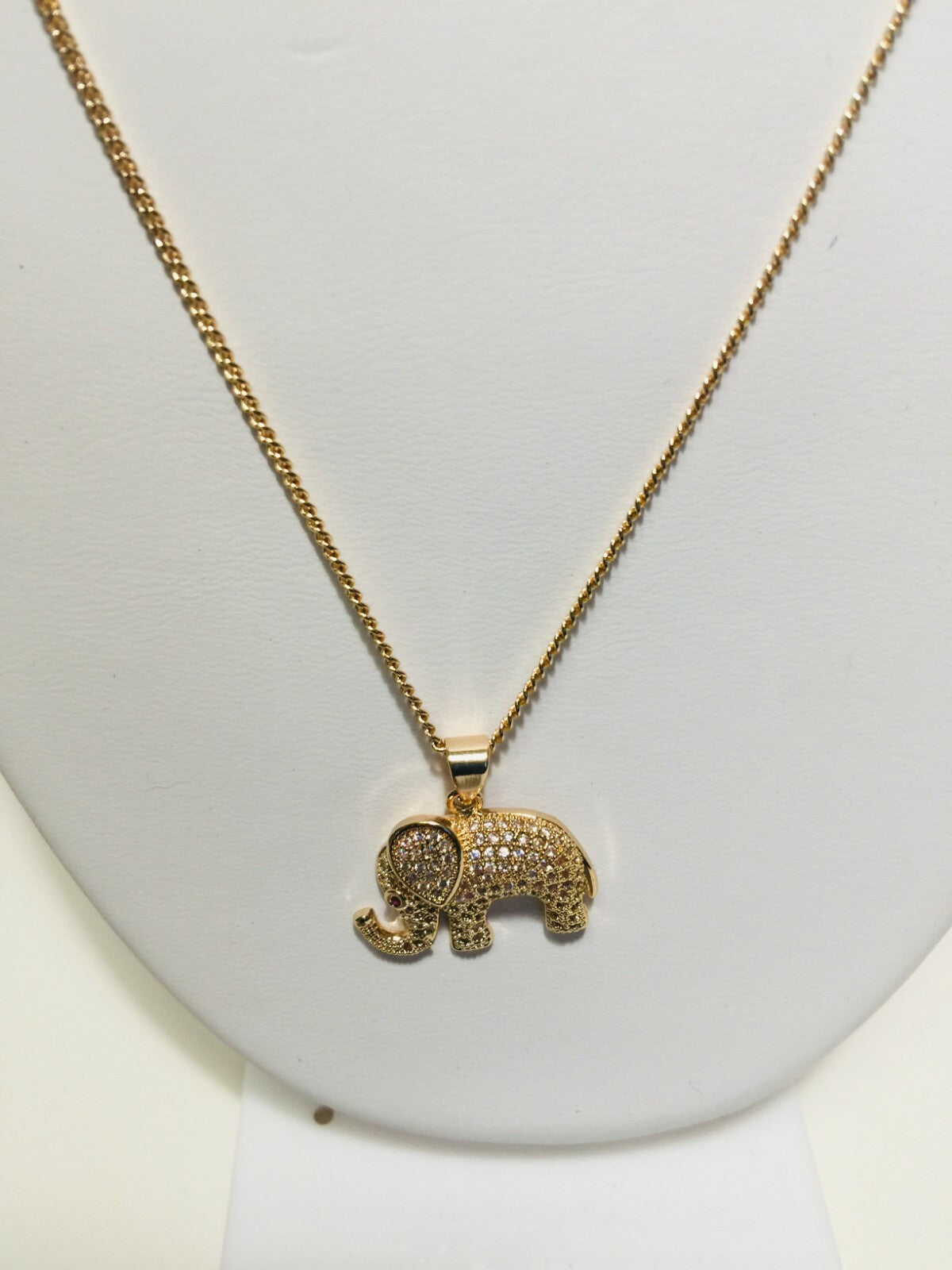 14K GOLD PLATED ELEPHANT PENDANT W/ WHITE CUBIC ZIRCONIA AND 20" CHAIN M197