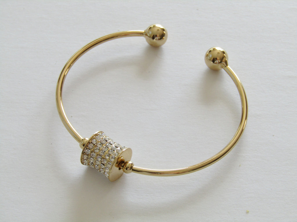 18 KARAT GOLD PLATED HIGH STYLE DESIGNER BRACELET WITH CRYSTAL CHARM GPB7